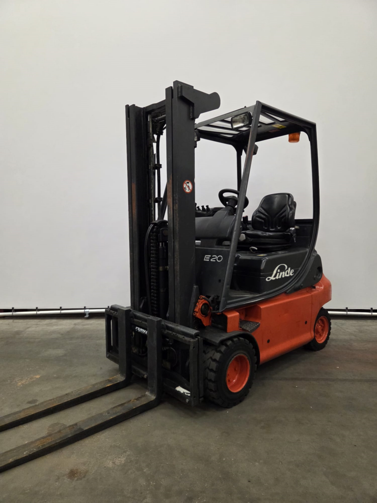 LINDE E20P-02 (335) 2002 HEFTRUCK MET TRIPLEX MAST EN SIDESHIFT