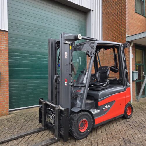 LINDE E25L-01 (387) 2014 HEFTRUCK met SIDESHIFT en VORKVERSTELLER