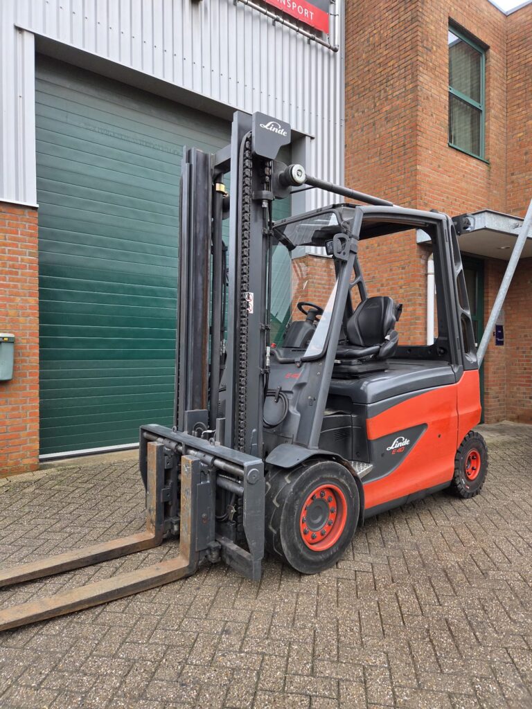 LINDE E40H-01/600 (388) 2015 HEFTRUCK MET SIDESHIFT EN VORKVERSTELLER