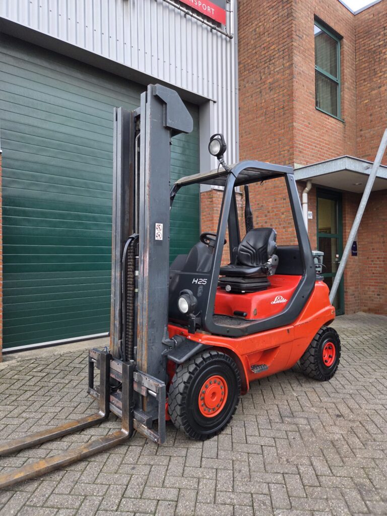 LINDE H25T-03 (351) LPG HEFTRUCK 1998 LINDE H25T-03 (351) LPG HEFTRUCK 1998